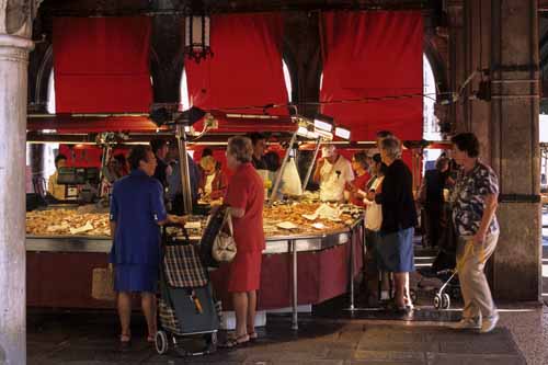 The fish market: Pescheria - Rialto's fish-market in Venice, JBLArts photography