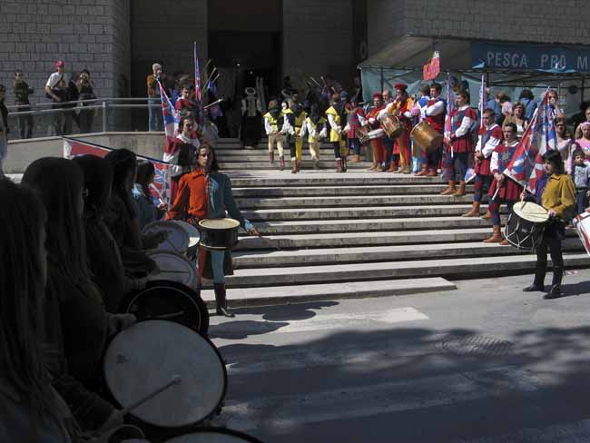 The arrive to the Cathedral and the musician reception - The Palio of the frog at Fermignano, JBLArts photography