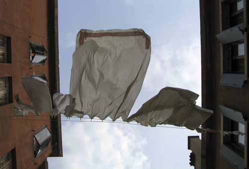 Laundry: a flying sheet - Hanging out in Venice, JBLArts photography