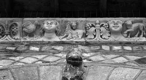 Sculptures on the arches of the cloister: Fiona and Shrek? - Le Puy En Velay, France, JBLArts photography