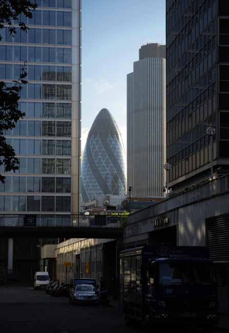 A London view with a multiplicity of building that recall various geometric aspects - steel-glass building in London, JBLArts photography