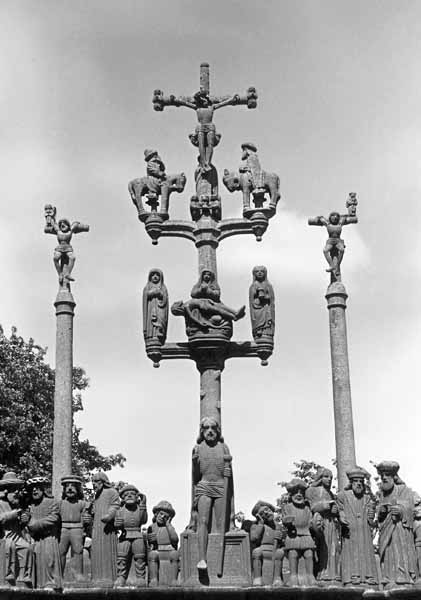 Calvaire, West side, closer view, Plougastel-Daoulas, 1601-1604 - Calvaires Bretons - Calvaries in Brittany, France, JBLArts photography