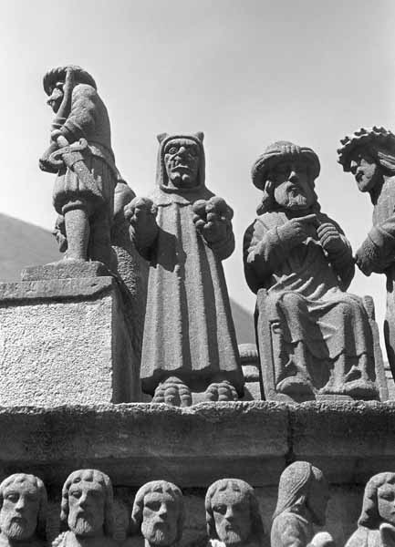 Satan, Caifa and Jesus, Plougastel-Daoulas, 1601-1604 - Calvaires Bretons - Calvaries in Brittany, France, JBLArts photography